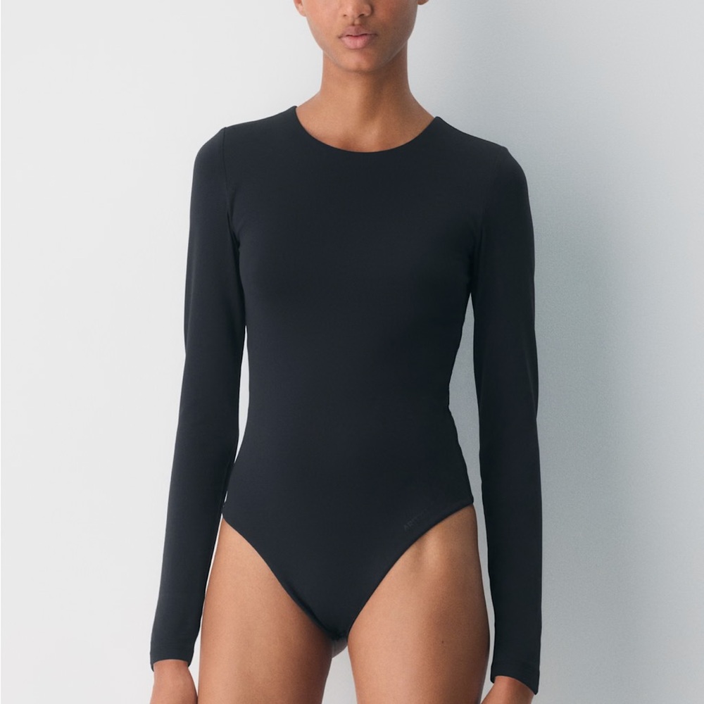Aritzia Black Original Contour Crew Bodysuit